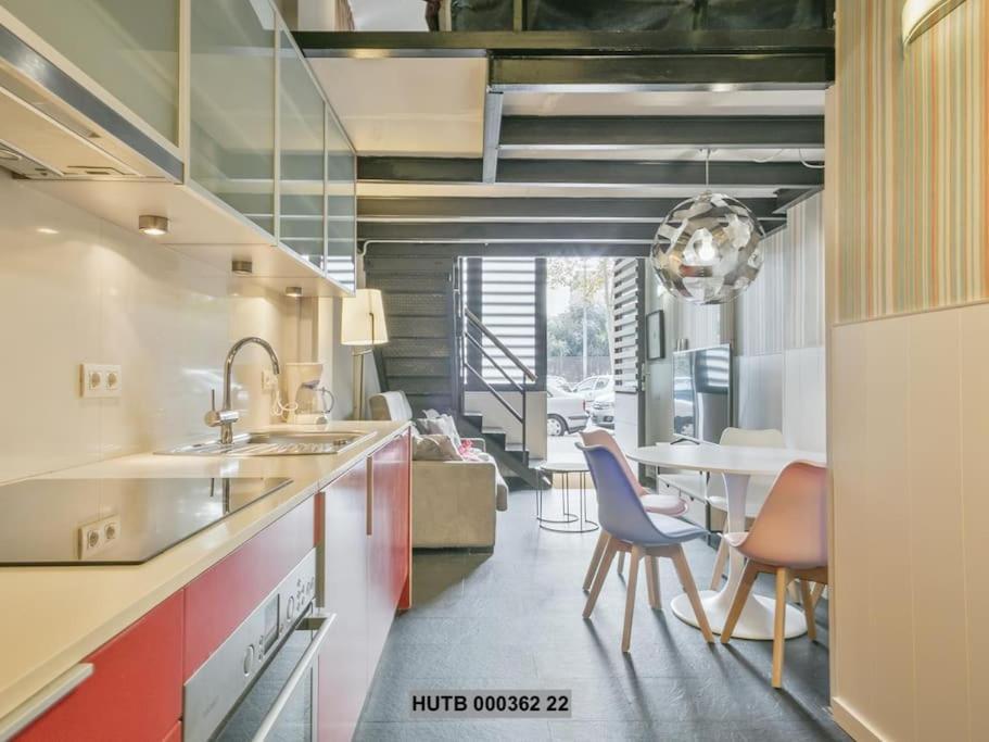 Alcam Futbol Pequeno Apartment บาร์เซโลนา ภายนอก รูปภาพ